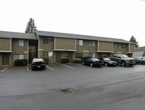 Sequoia Park Apartments in Vancouver, WA - Building Photo - Building Photo
