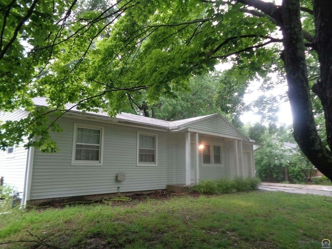 property at 1515 W 2nd St