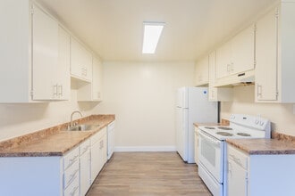 Marina Plaza in San Leandro, CA - Building Photo - Interior Photo