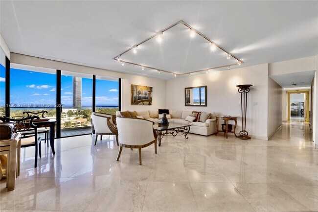 19707 Turnberry Way, Unit 14J in Aventura, FL - Building Photo - Building Photo