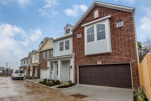 5010 Ella Blvd in Houston, TX - Building Photo