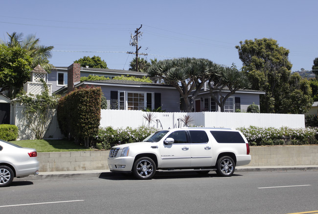 1464 Glenneyre St in Laguna Beach, CA - Foto de edificio - Building Photo