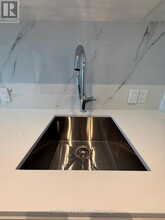 8-2808 Wellesley St W in Toronto, ON - Building Photo - Building Photo