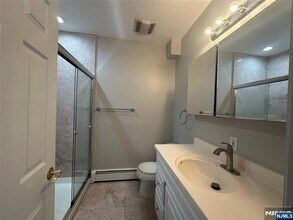 258 Old River Rd in Edgewater, NJ - Building Photo - Building Photo