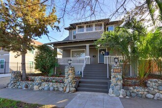 2117 17th St in Sacramento, CA - Building Photo - Building Photo