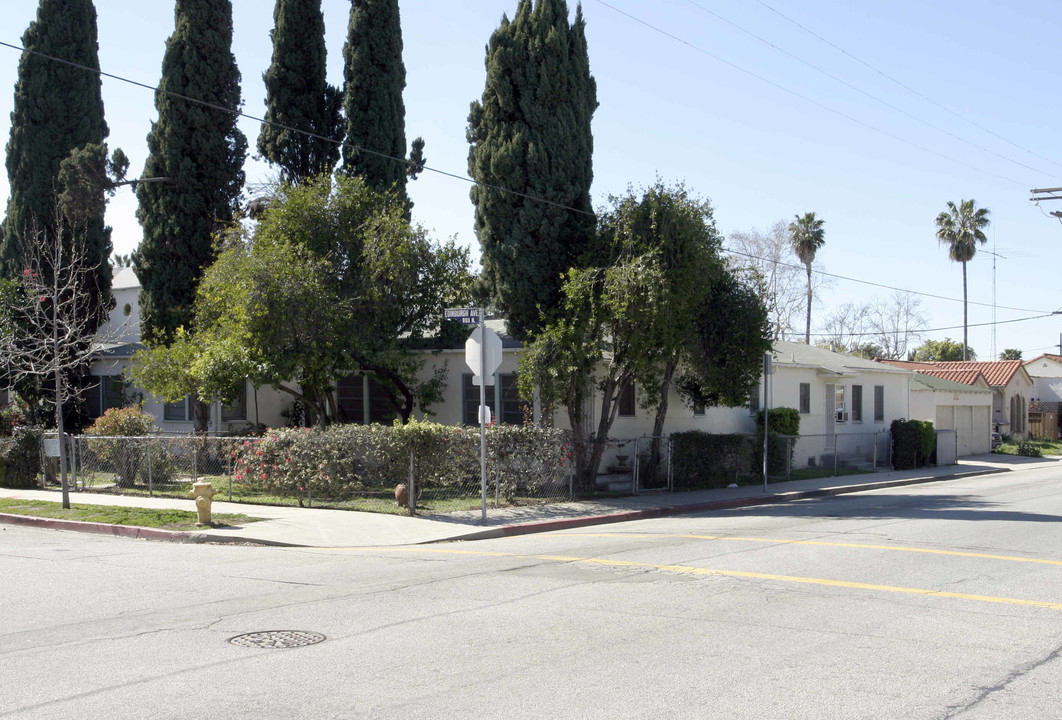 853-857 1/2 N Edinburgh Ave in Los Angeles, CA - Foto de edificio