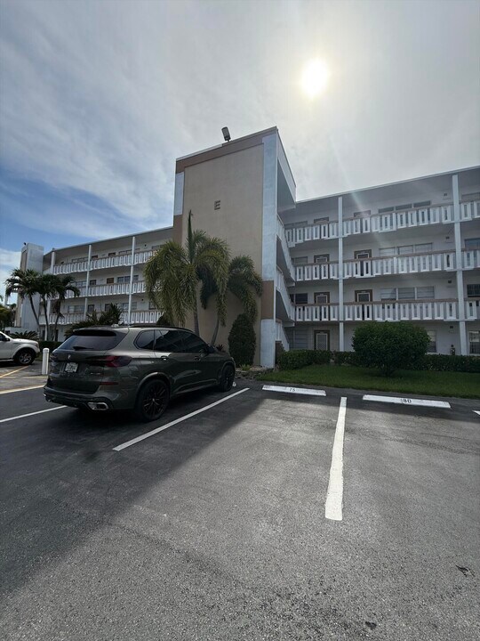 4085 Cornwall E in Boca Raton, FL - Building Photo