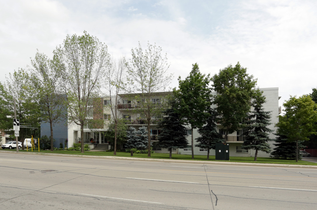 211 Ontario St N in Milton, ON - Building Photo