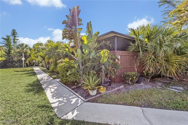 15514 Crystal Lake Dr in North Fort Myers, FL - Building Photo - Building Photo