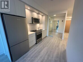 60 Central Park Roadway in Toronto, ON - Building Photo - Building Photo