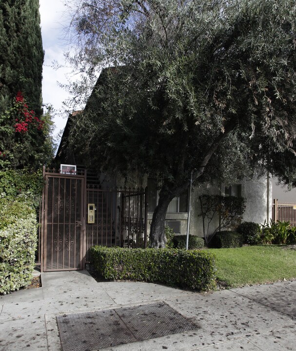 13159 Vanowen St in North Hollywood, CA - Building Photo