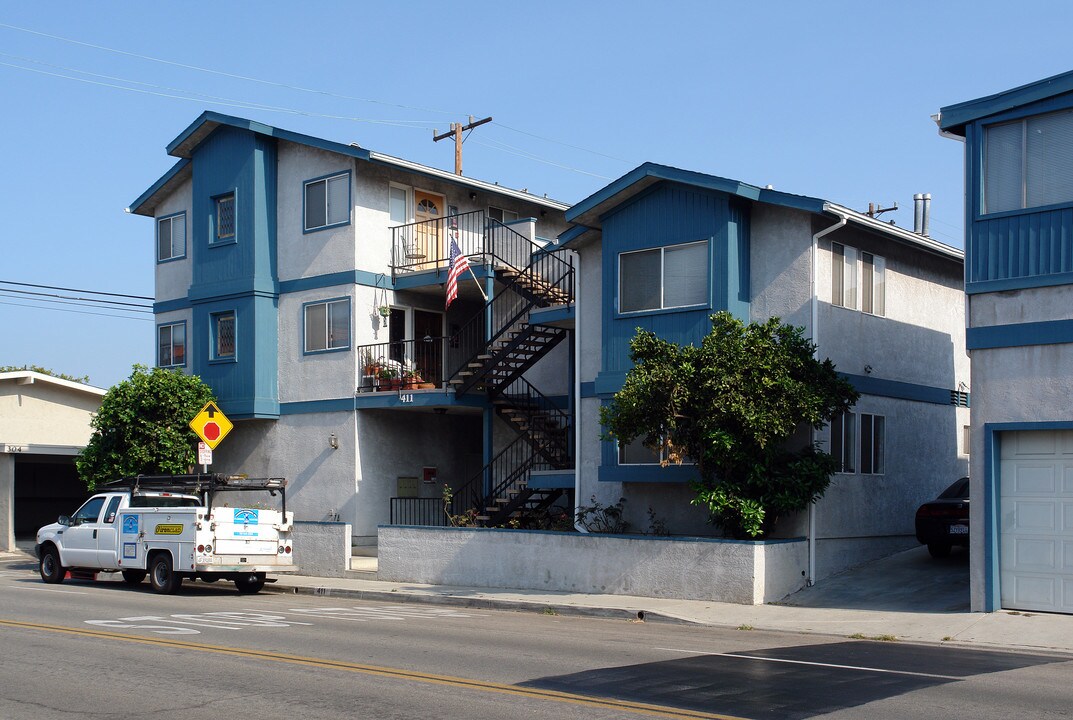 411 W Grand Ave in El Segundo, CA - Building Photo