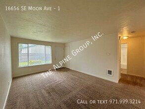 16656 SE Moon Ave in Milwaukie, OR - Building Photo - Building Photo