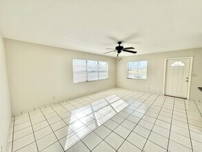 717 99th Ave N in Naples, FL - Building Photo - Building Photo