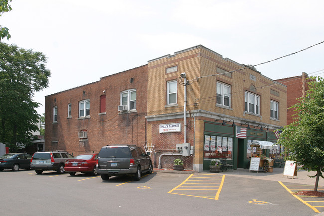 329 Park Rd in West Hartford, CT - Building Photo - Building Photo