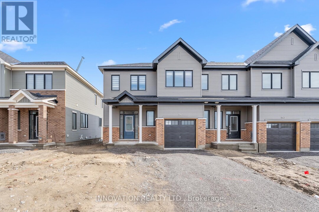 1947 Elevation Rd in Ottawa, ON - Building Photo