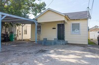 1129 Beech St in Baytown, TX - Building Photo - Building Photo