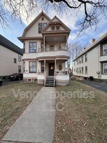 1075 Park Ave in Schenectady, NY - Building Photo