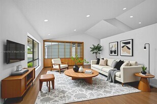 9721 Majestic Way in Boynton Beach, FL - Building Photo