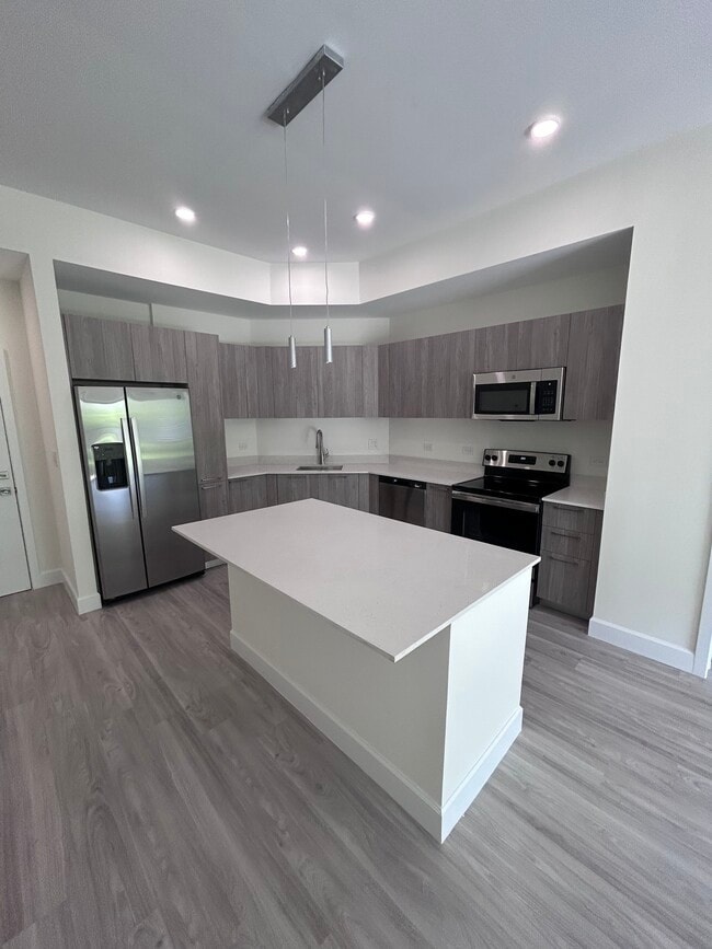 10315 NW 129th St, Unit 708 in Hialeah, FL - Foto de edificio - Building Photo