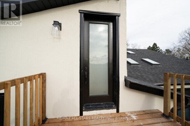 12991 Warden Ave. in Whitchurch-Stouffville, ON - Building Photo - Building Photo