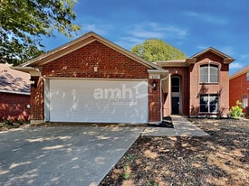 828 Norfolk Dr in Saginaw, TX - Building Photo