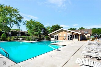 15718 Orlan Brook Dr, Unit 200 in Orland Park, IL - Building Photo - Building Photo