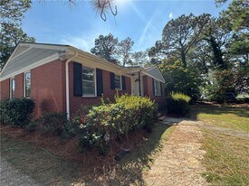 2705 Cumberland Rd in Fayetteville, NC - Building Photo