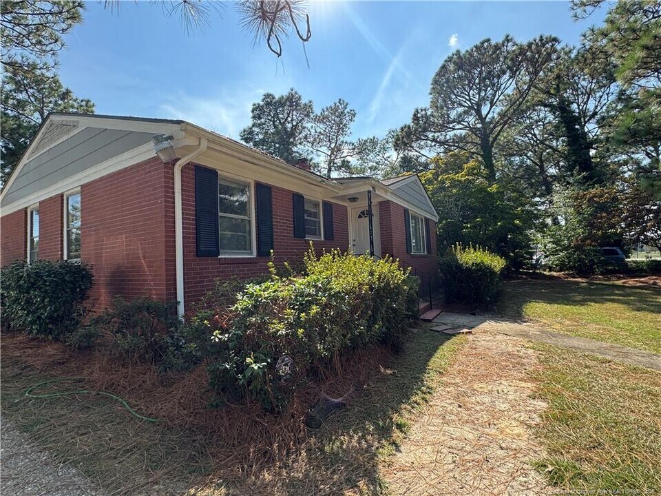 2705 Cumberland Rd in Fayetteville, NC - Building Photo