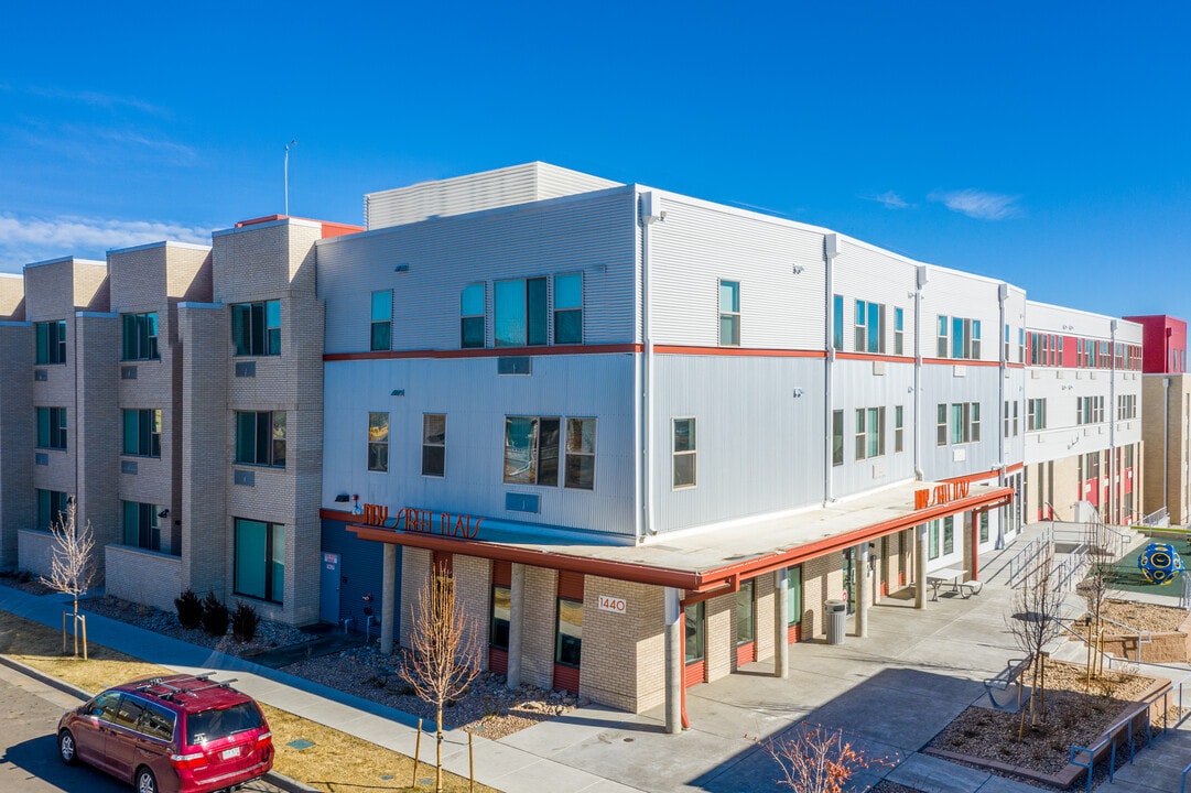 Indy Street Flats in Lakewood, CO - Foto de edificio