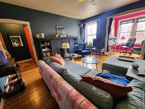2218 N St Louis Ave in Chicago, IL - Building Photo - Building Photo