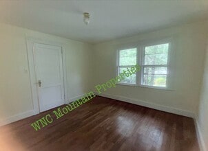 101 Hemphill Rd in Asheville, NC - Building Photo - Building Photo