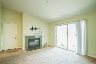 2491 Creekside Ct in Hayward, CA - Foto de edificio - Building Photo