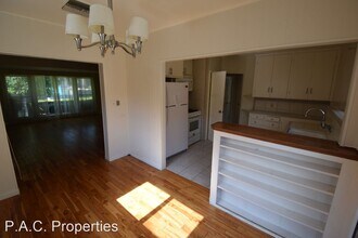 11517 Cumpston St in Los Angeles, CA - Foto de edificio - Building Photo