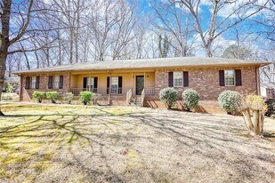 380 Hidden Valley Dr SE in Conyers, GA - Building Photo