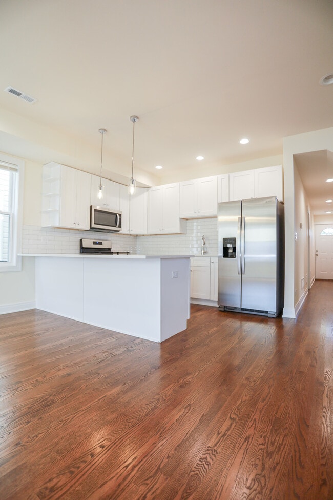 2342 N Lawndale Ave in Chicago, IL - Building Photo - Building Photo