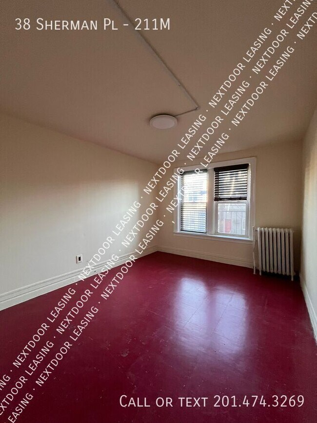 38 Sherman Pl in Jersey City, NJ - Building Photo - Building Photo
