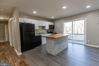 462 Wild Rose Ln in Harpers Ferry, WV - Building Photo - Building Photo