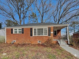 1825 Oakmont Dr NW in Atlanta, GA - Building Photo