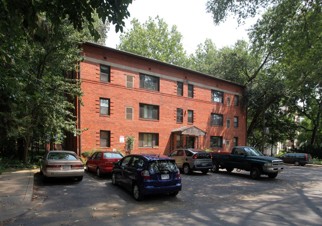 Garland Terrace Apartments in Takoma Park, MD - Foto de edificio - Building Photo