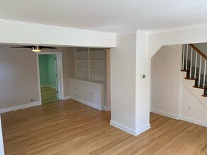 9511 Singleton Dr in Bethesda, MD - Building Photo - Building Photo