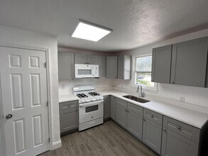 615 Dora St in New Smyrna Beach, FL - Building Photo - Building Photo