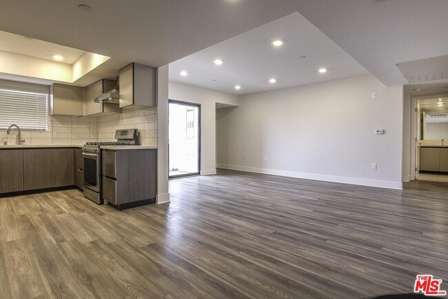 property at 5030 Rosewood Ave