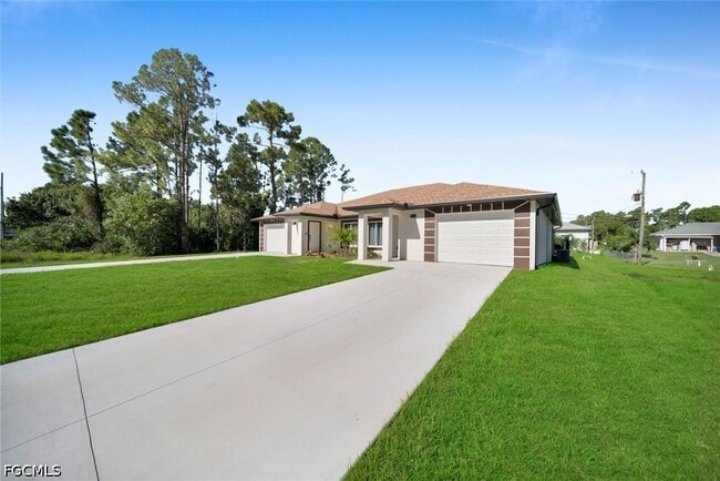 903 Albany Ave in Lehigh Acres, FL - Building Photo - Building Photo