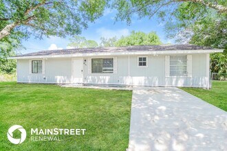 811 Airport Ave SE in Palm Bay, FL - Foto de edificio - Building Photo