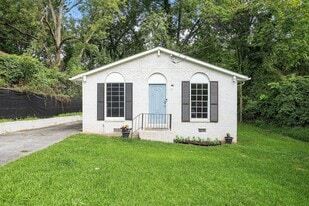 1351 Eason St NW in Atlanta, GA - Building Photo