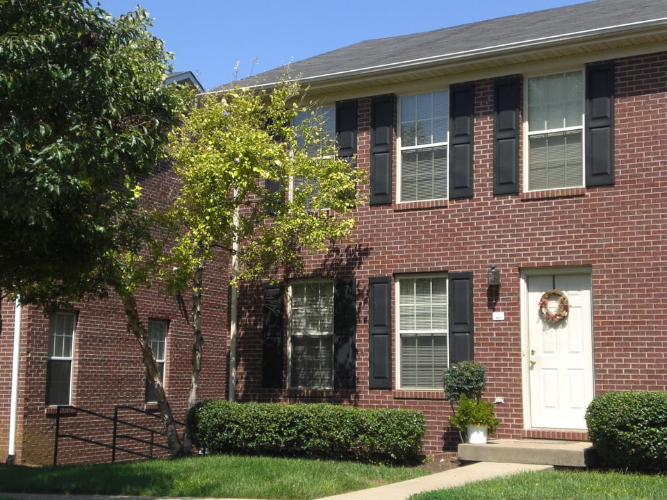 EAGLE CREEK TOWNHOMES in Lexington, KY - Building Photo