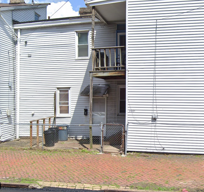property at 2001 Larkins Wy