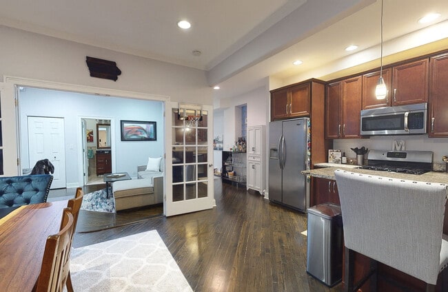 2050 N Western Ave in Chicago, IL - Building Photo - Building Photo