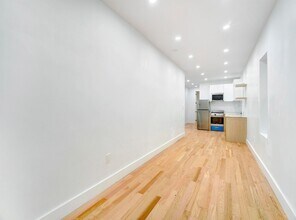 151 Williams Ave in Jersey City, NJ - Building Photo - Building Photo